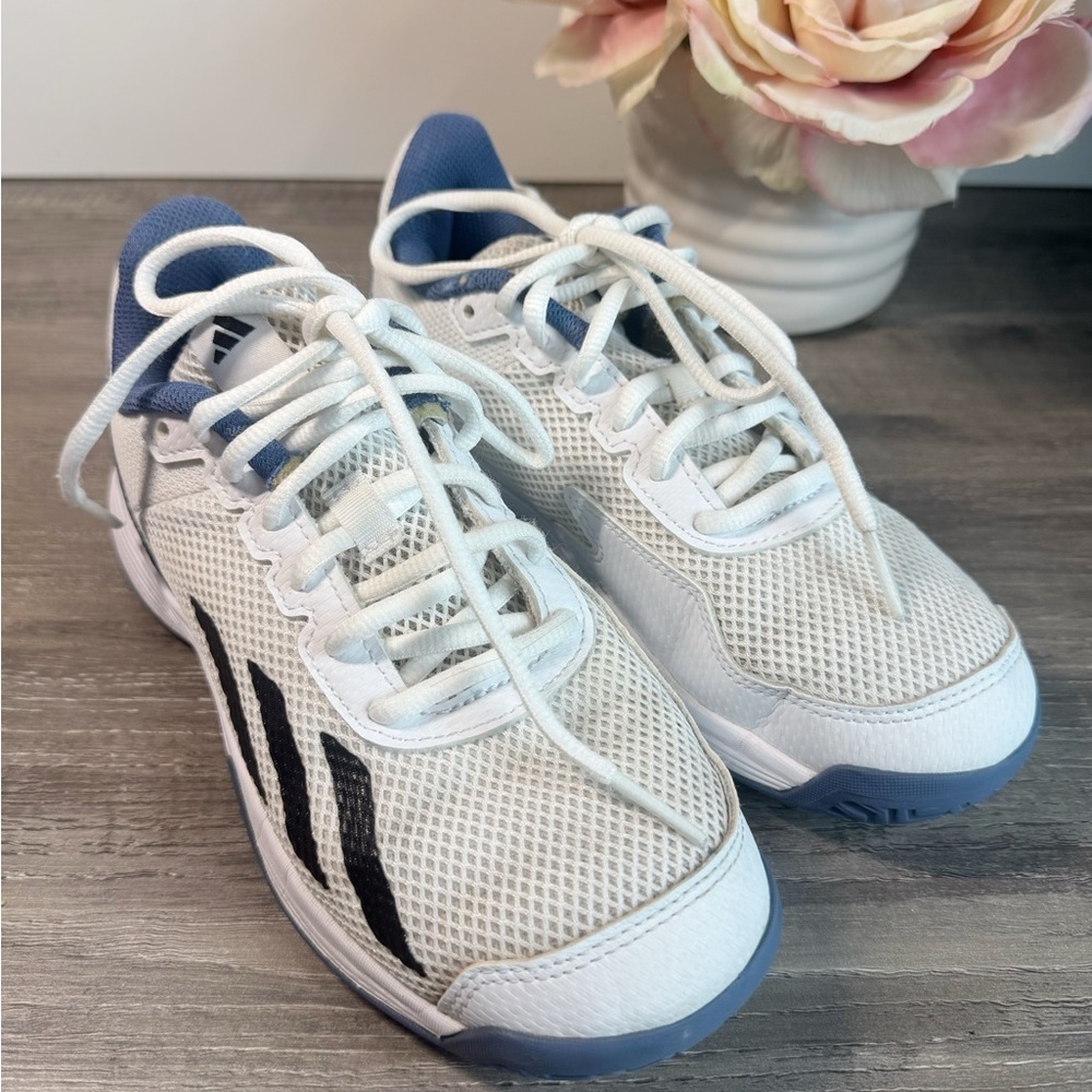 Adidas Courtflash Kids Tennis Sneakers White and Blue unisex 3.5 - Picture 3 of 9
